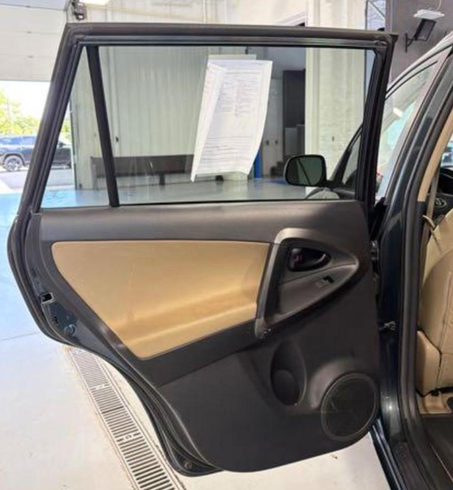 Toyota RAV4 4WD 2012