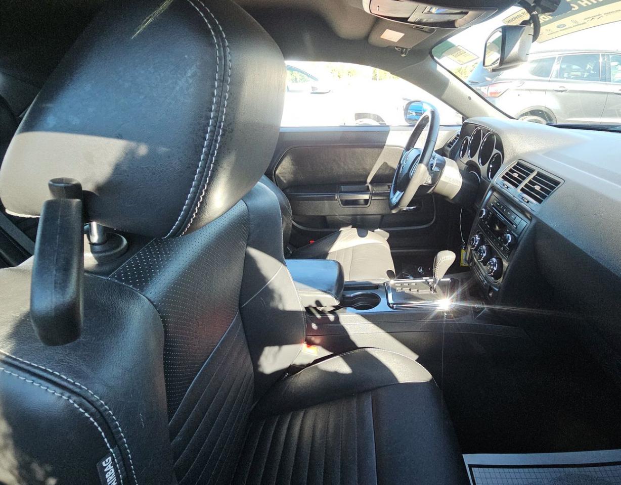 Dodge Challenger SXT Plus 2012