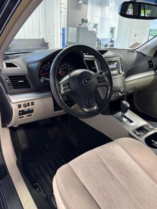 Subaru Outback 2.5i Premium 2013