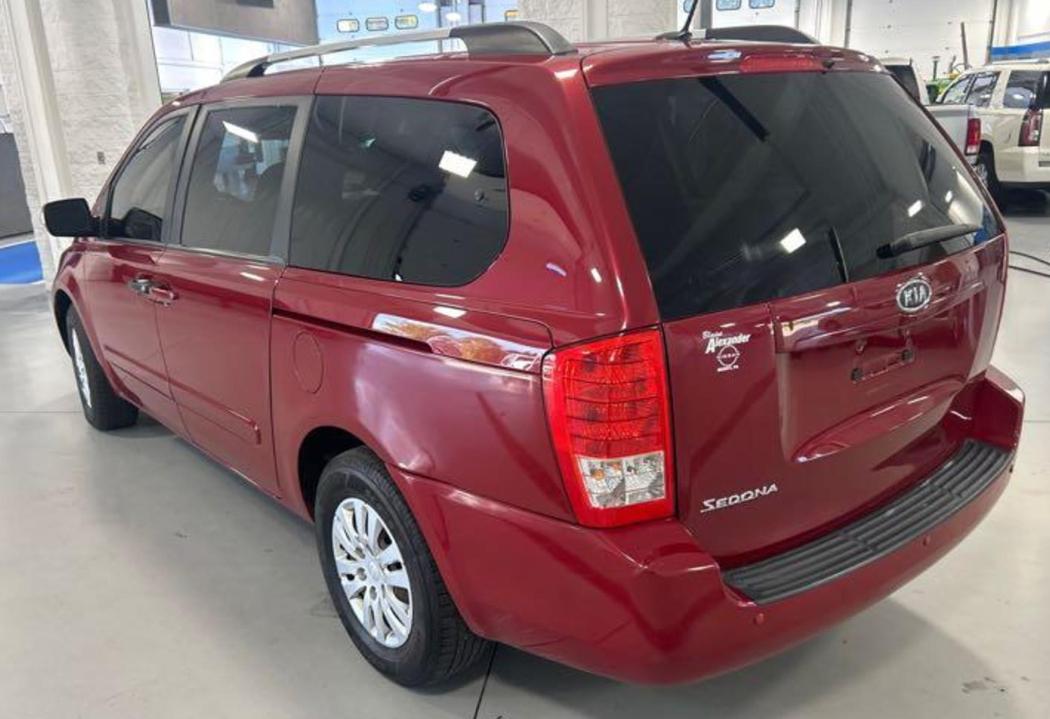 Kia Sedona LX LWB 2012