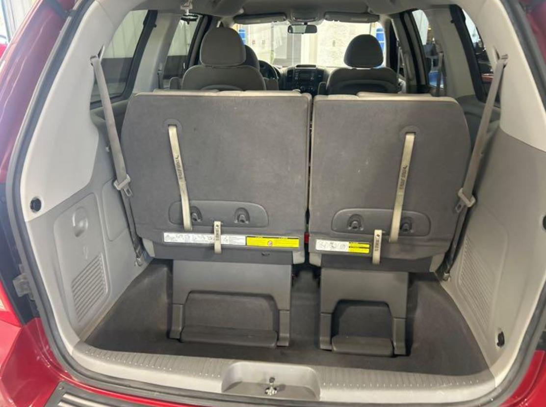 Kia Sedona LX LWB 2012
