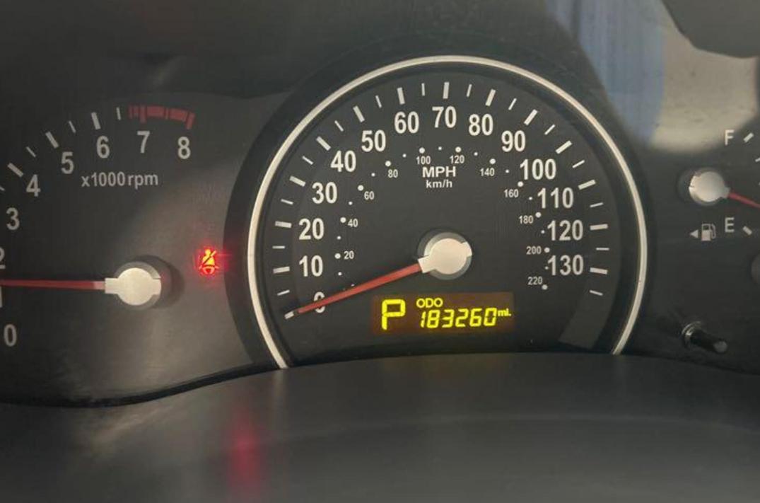 Kia Sedona LX LWB 2012