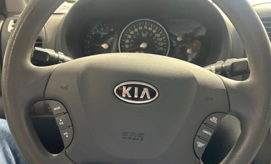 Kia Sedona LX LWB 2012