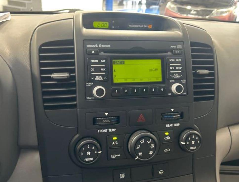 Kia Sedona LX LWB 2012