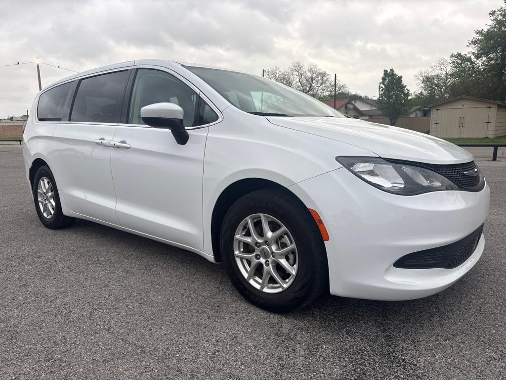 2022 Chrysler Voyager LX