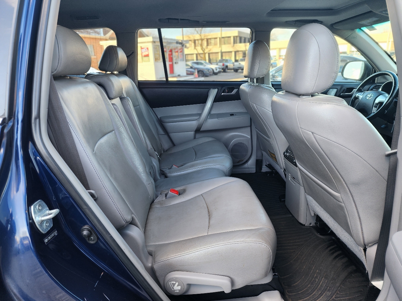 Toyota Highlander Base 4WD 2013