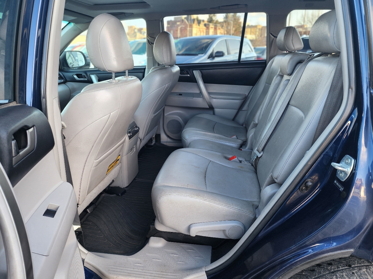 Toyota Highlander Base 4WD 2013