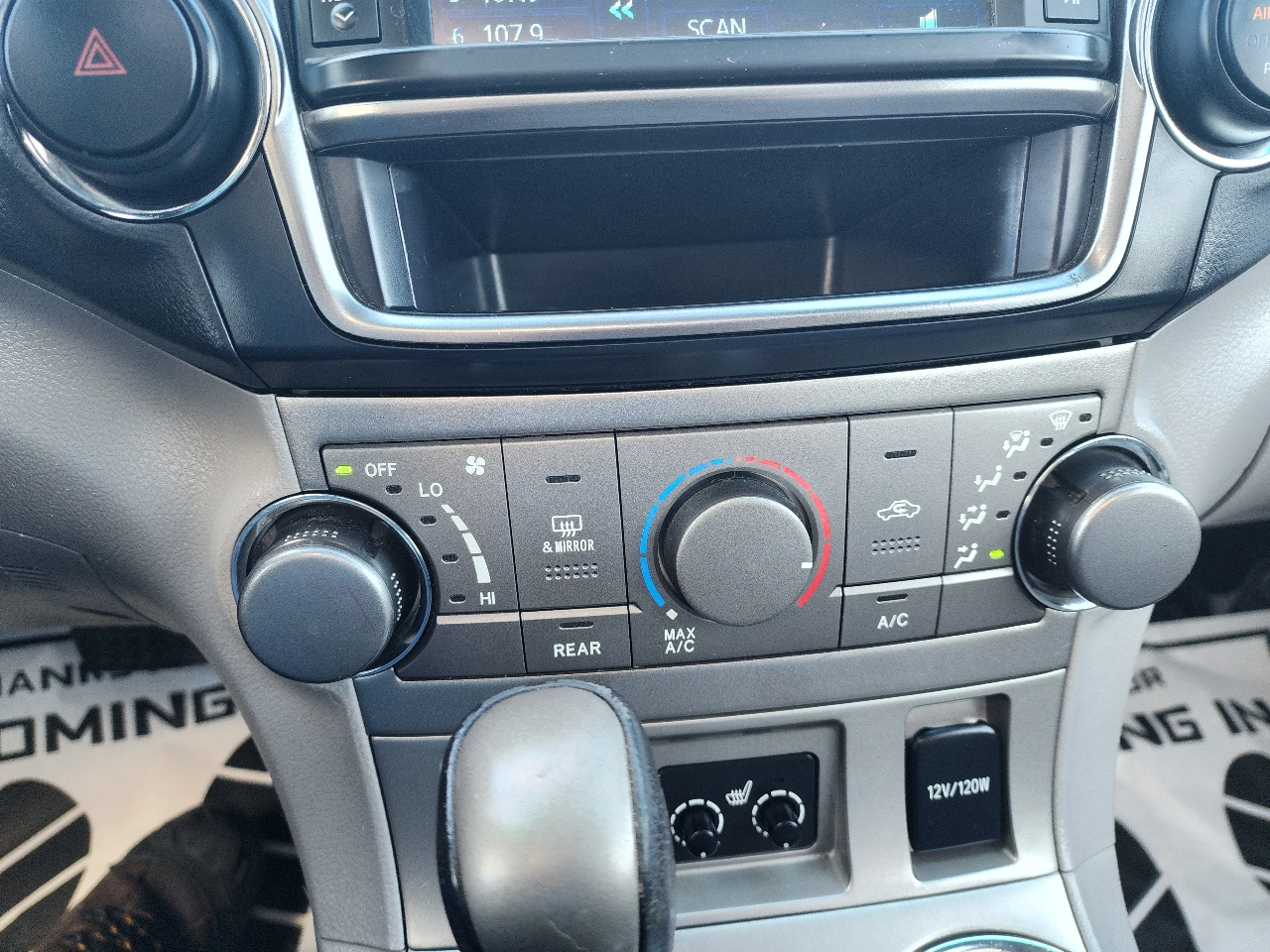 Toyota Highlander Base 4WD 2013