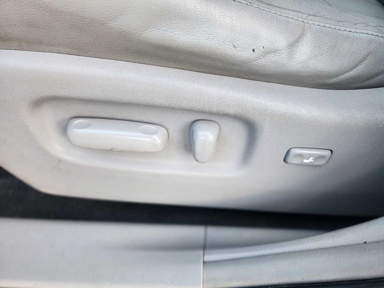 Toyota Highlander Base 4WD 2013