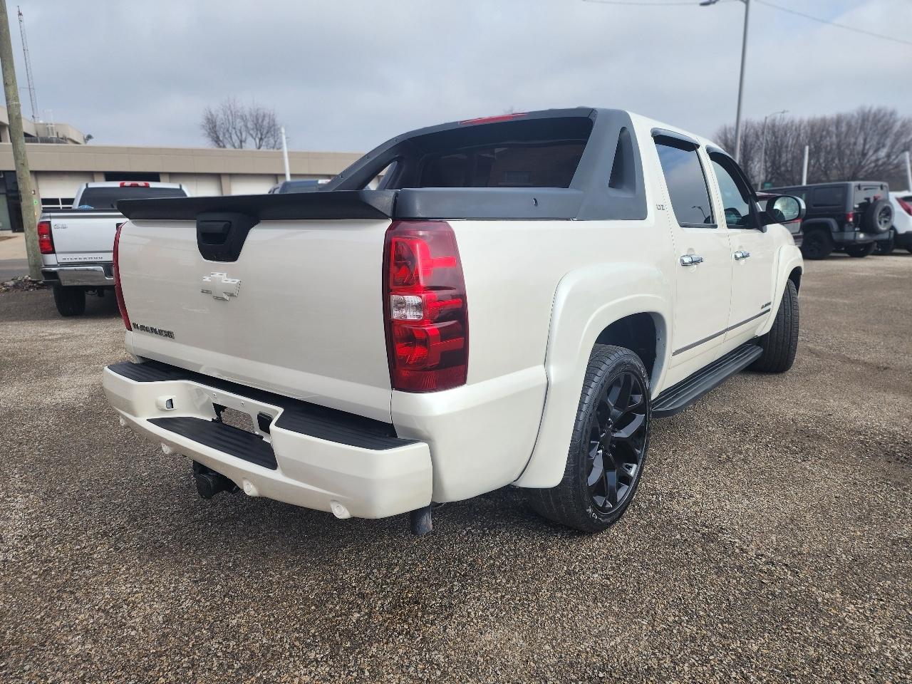 Chevrolet Avalanche LTZ 4WD 2010