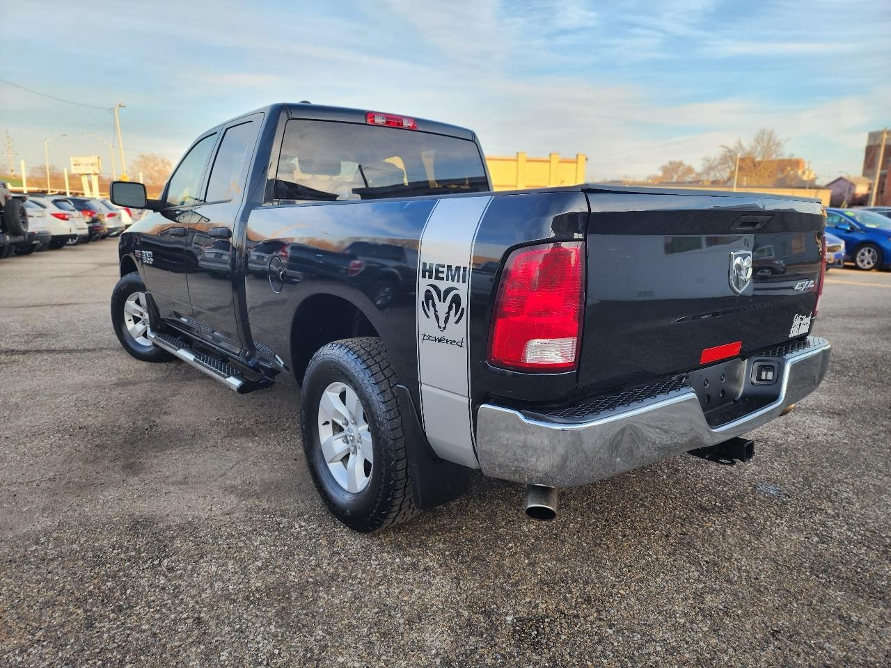 RAM 1500 Tradesman Quad Cab 4WD 2016