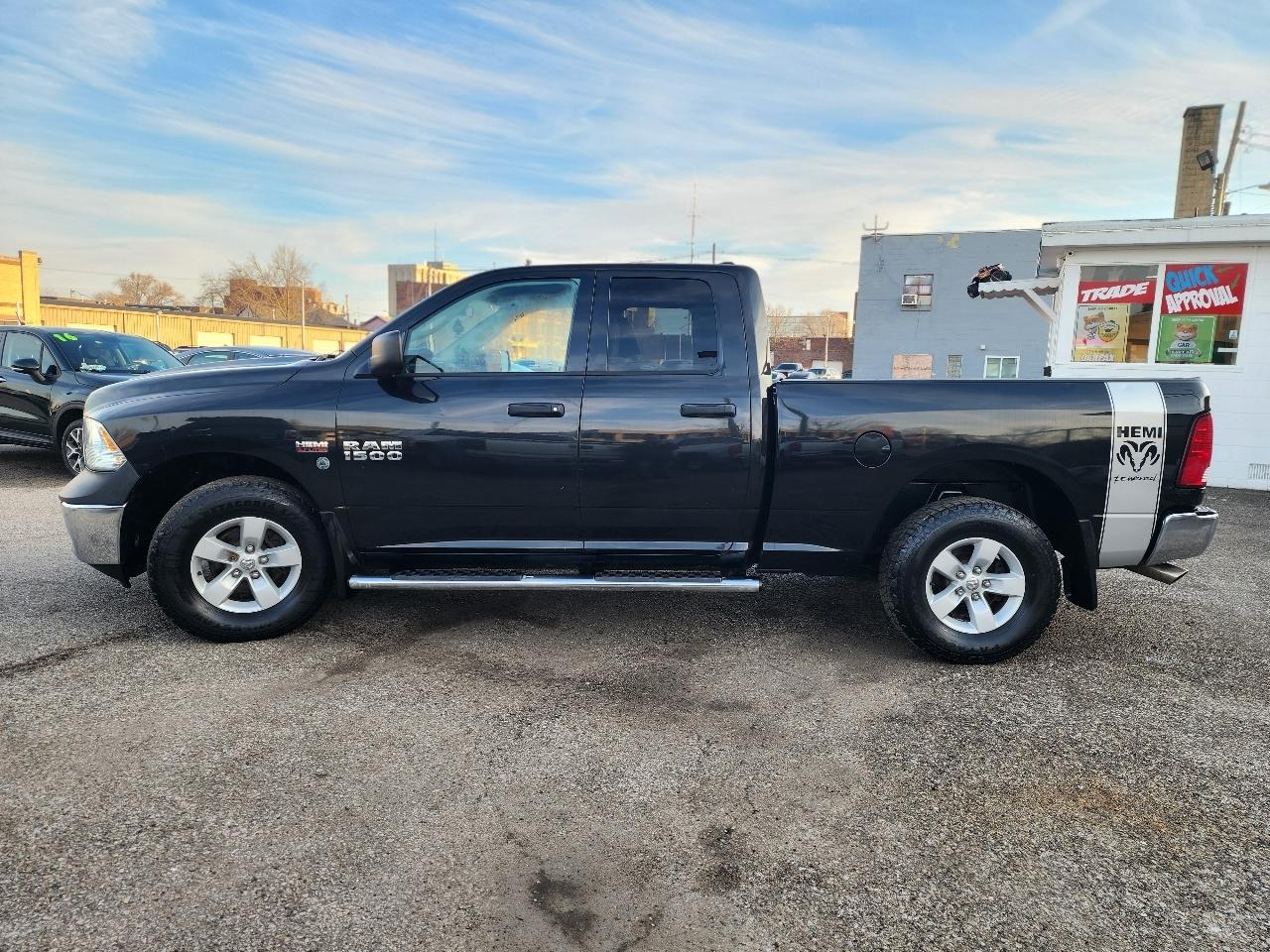RAM 1500 Tradesman Quad Cab 4WD 2016