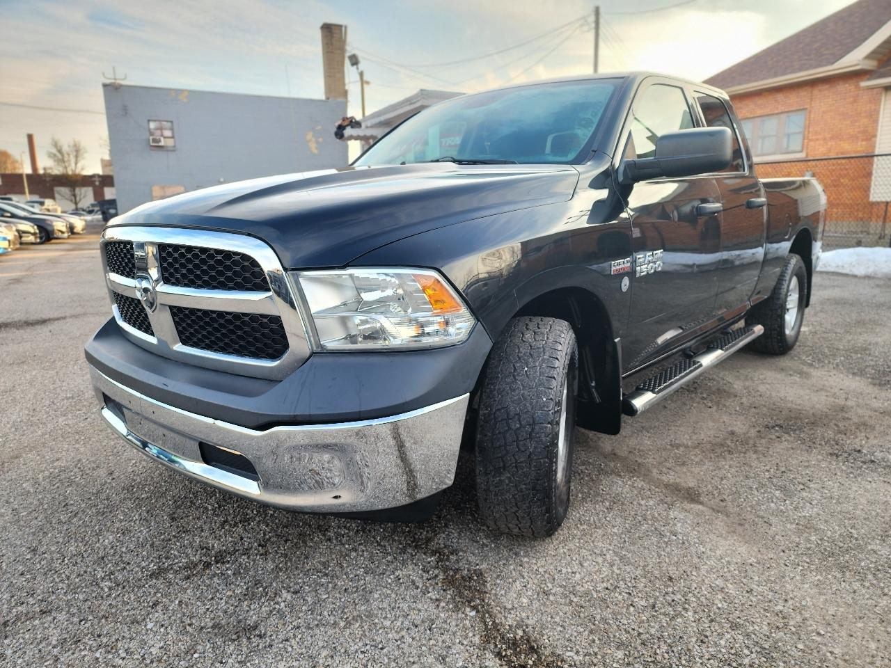 RAM 1500 Tradesman Quad Cab 4WD 2016