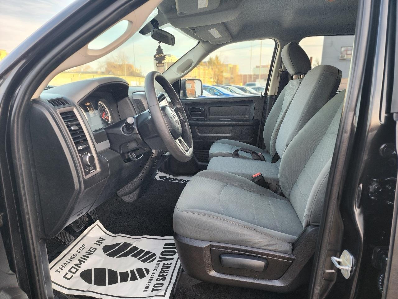 RAM 1500 Tradesman Quad Cab 4WD 2016