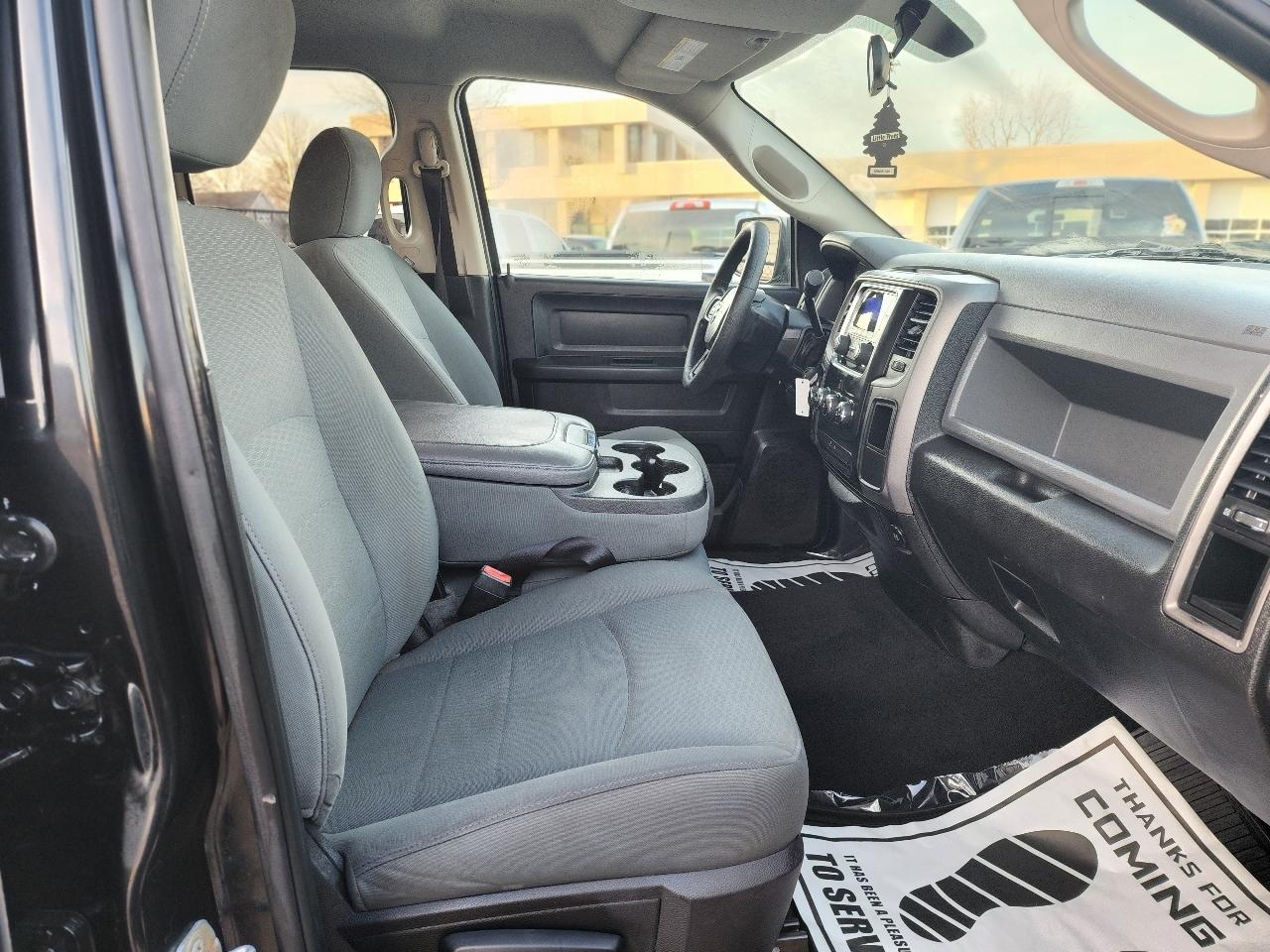 RAM 1500 Tradesman Quad Cab 4WD 2016