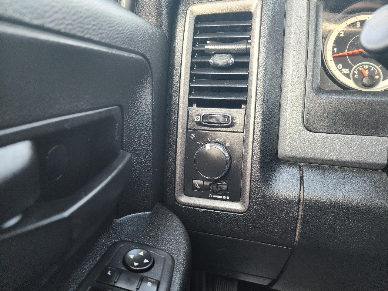 RAM 1500 Tradesman Quad Cab 4WD 2016