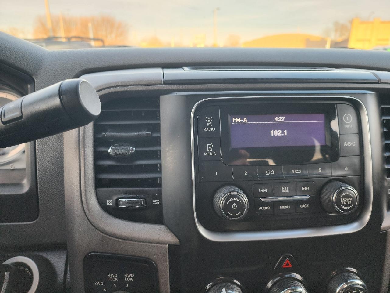 RAM 1500 Tradesman Quad Cab 4WD 2016