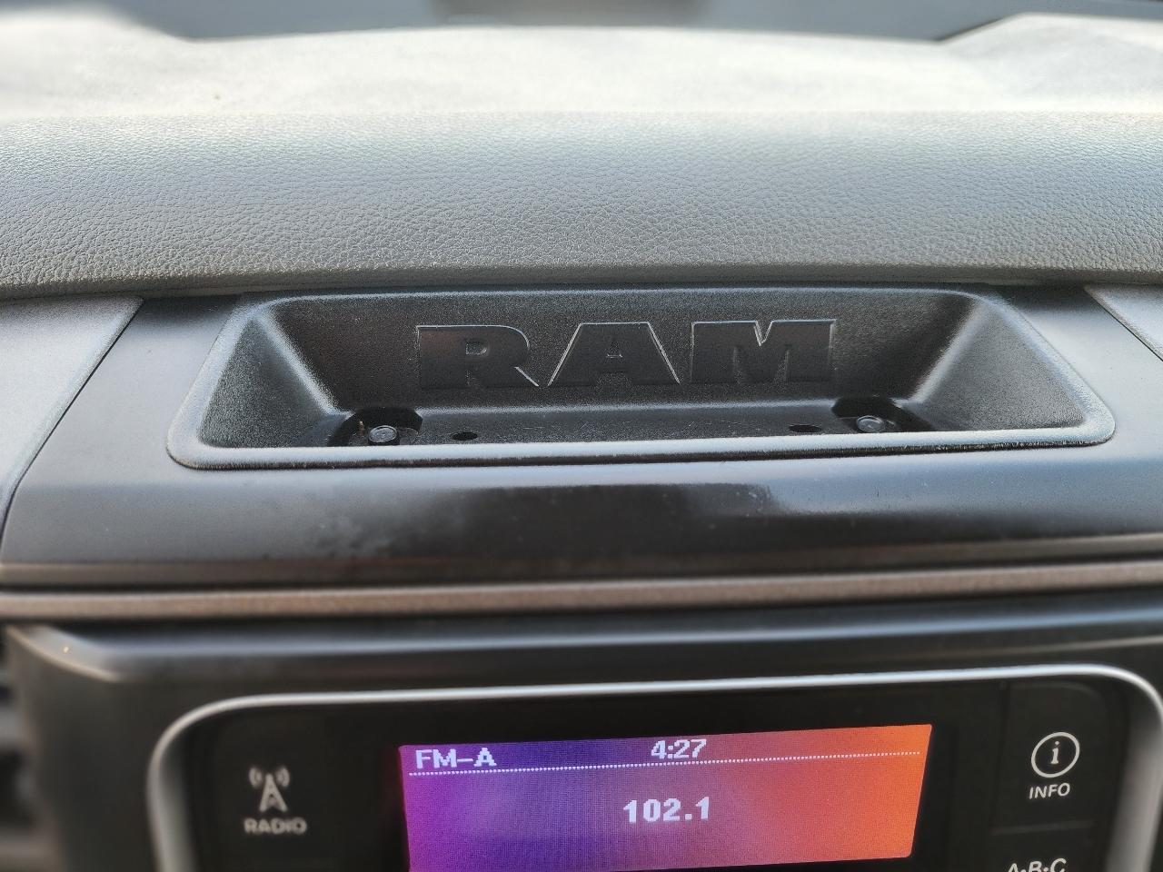 RAM 1500 Tradesman Quad Cab 4WD 2016