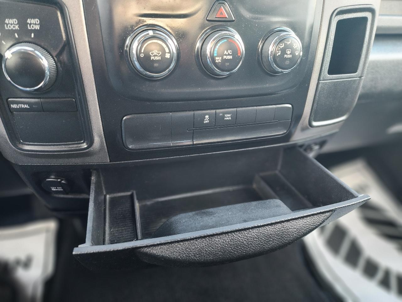 RAM 1500 Tradesman Quad Cab 4WD 2016