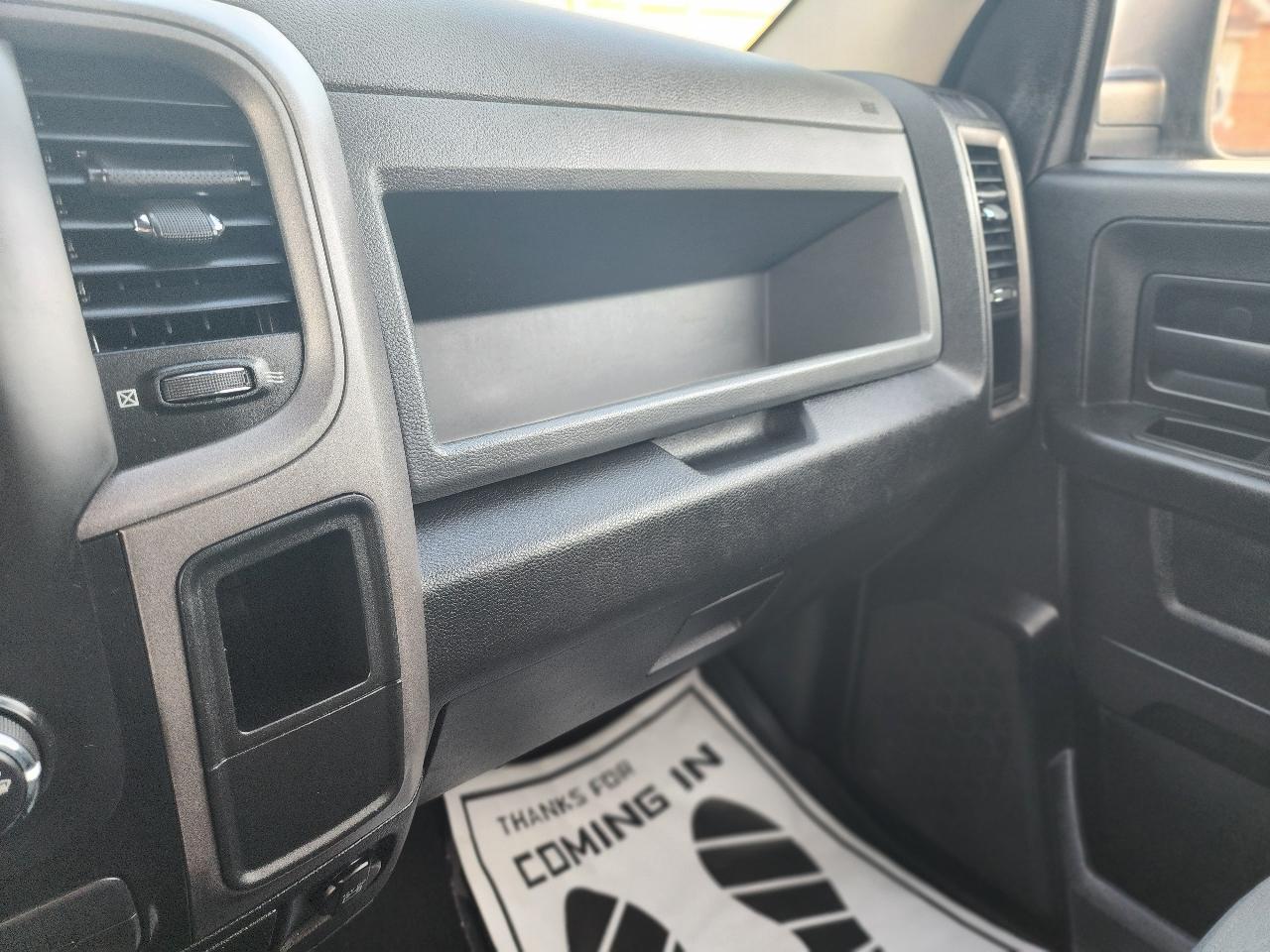 RAM 1500 Tradesman Quad Cab 4WD 2016