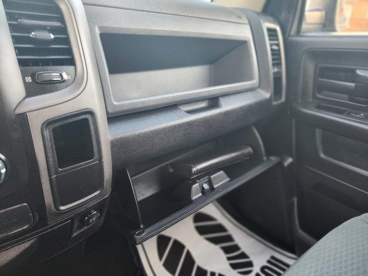 RAM 1500 Tradesman Quad Cab 4WD 2016