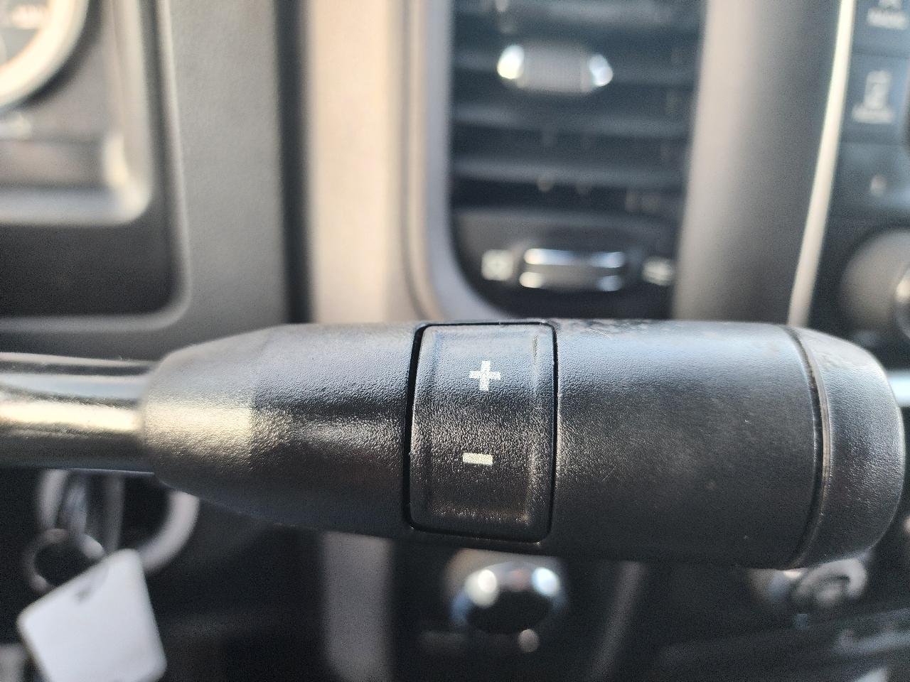 RAM 1500 Tradesman Quad Cab 4WD 2016