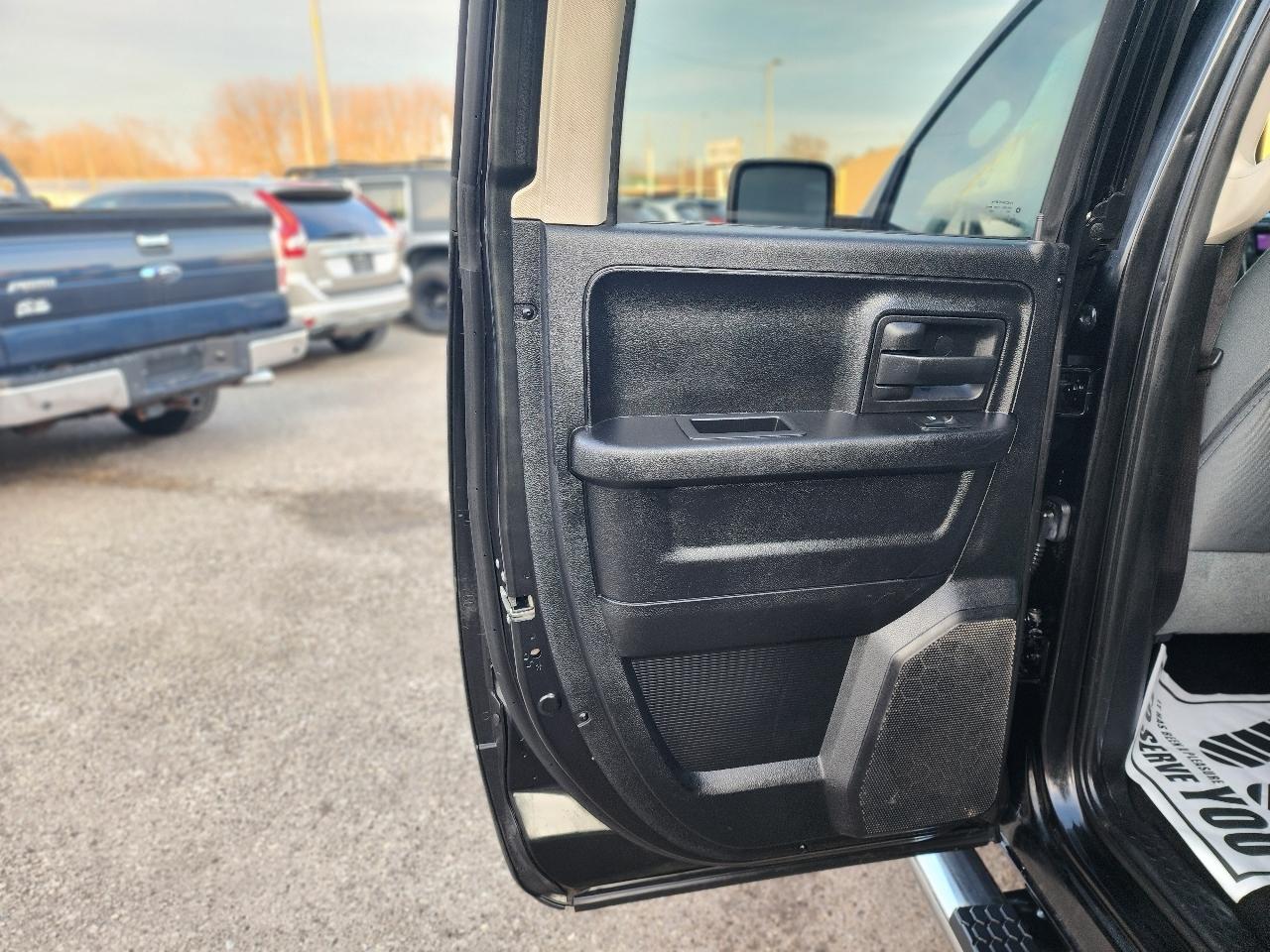 RAM 1500 Tradesman Quad Cab 4WD 2016