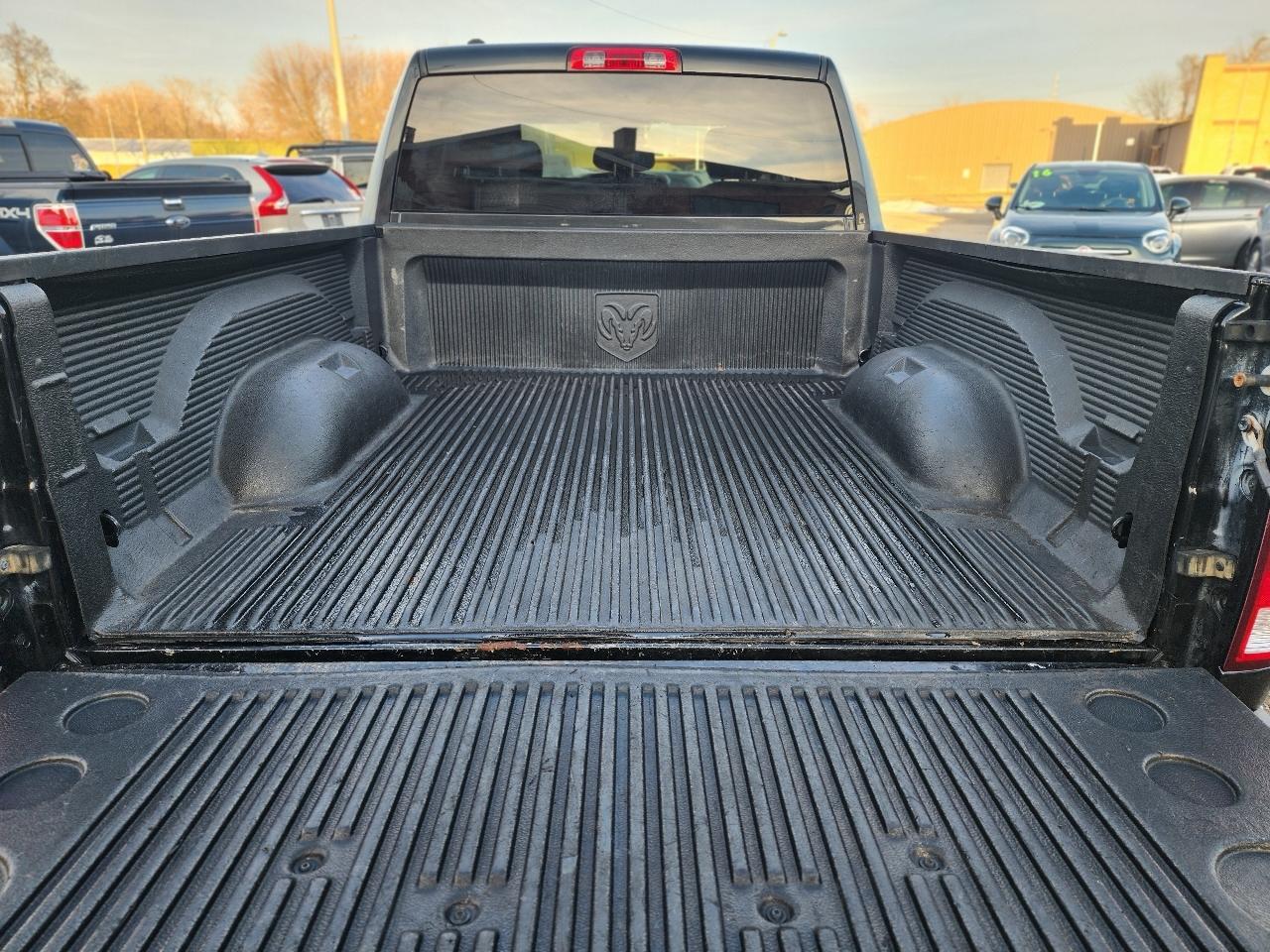 RAM 1500 Tradesman Quad Cab 4WD 2016