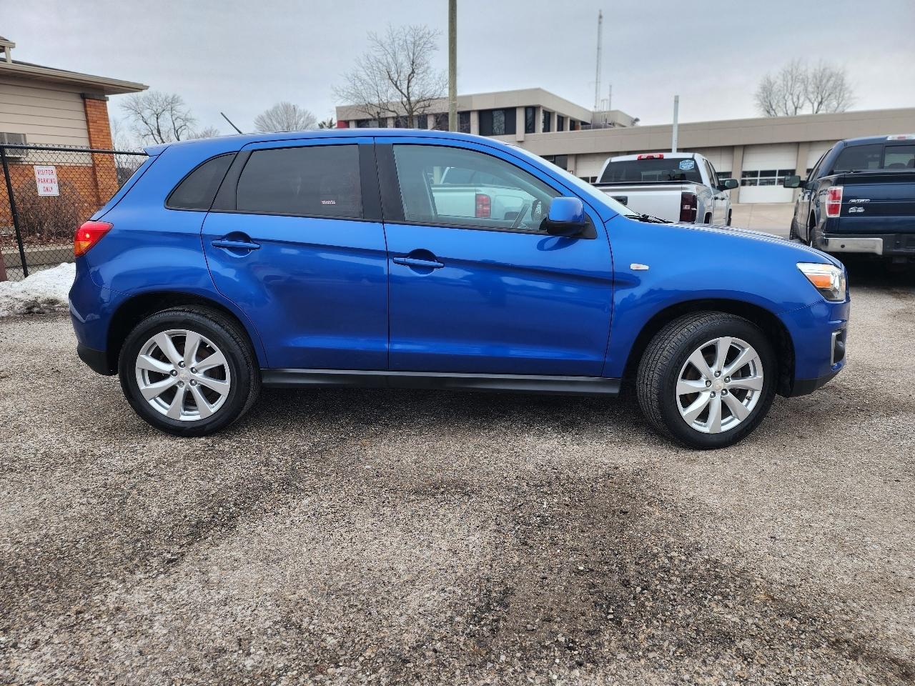 Mitsubishi Outlander Sport ES 2WD 2015