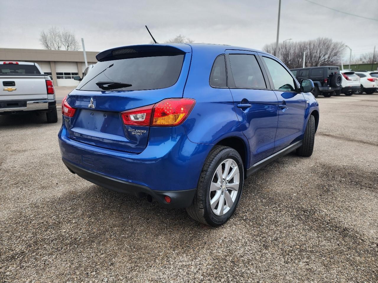 Mitsubishi Outlander Sport ES 2WD 2015