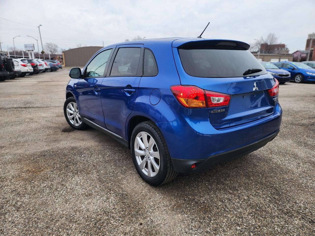 Mitsubishi Outlander Sport ES 2WD 2015