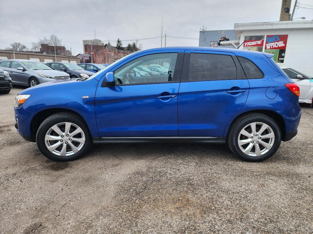 Mitsubishi Outlander Sport ES 2WD 2015