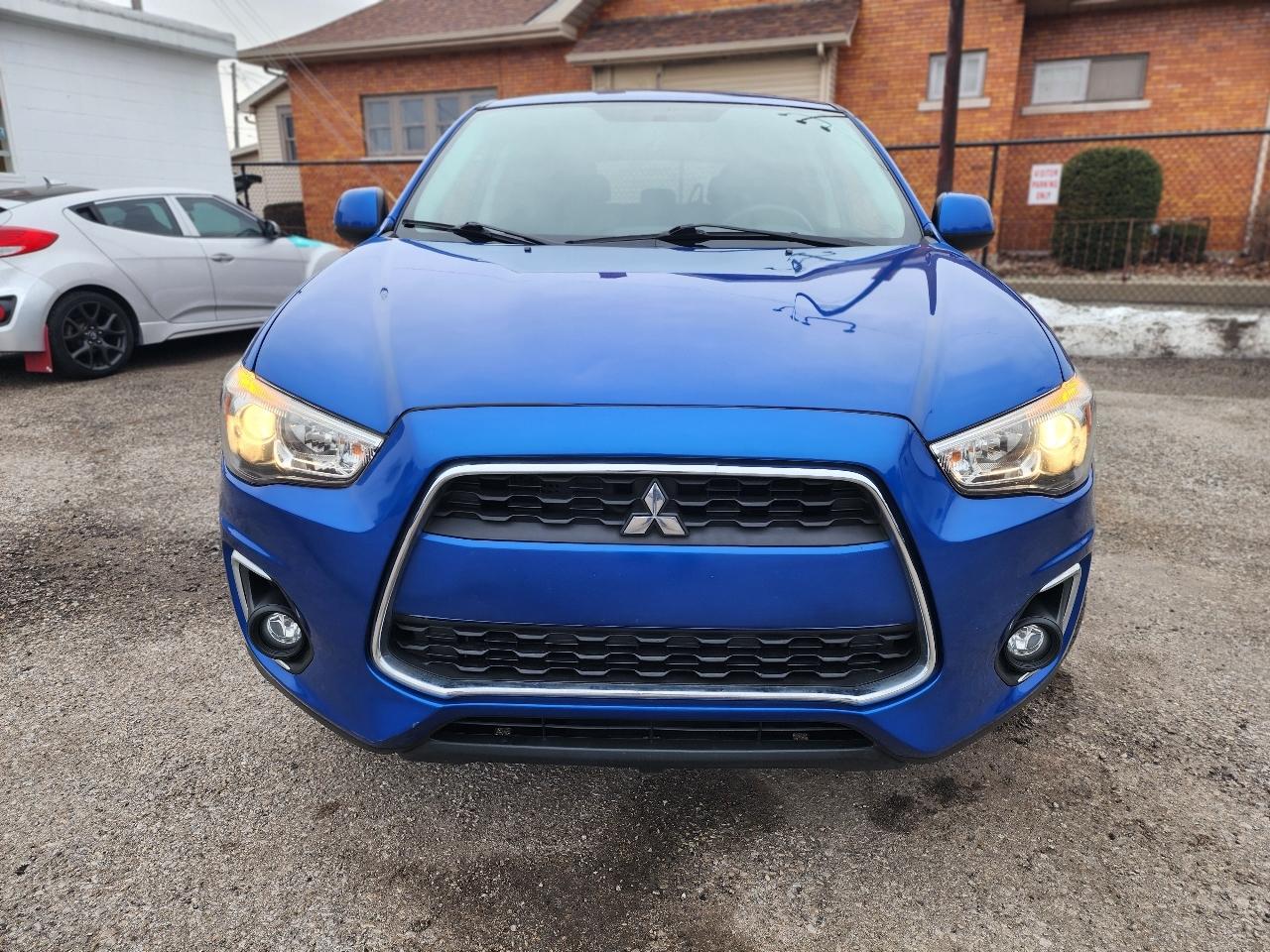 Mitsubishi Outlander Sport ES 2WD 2015