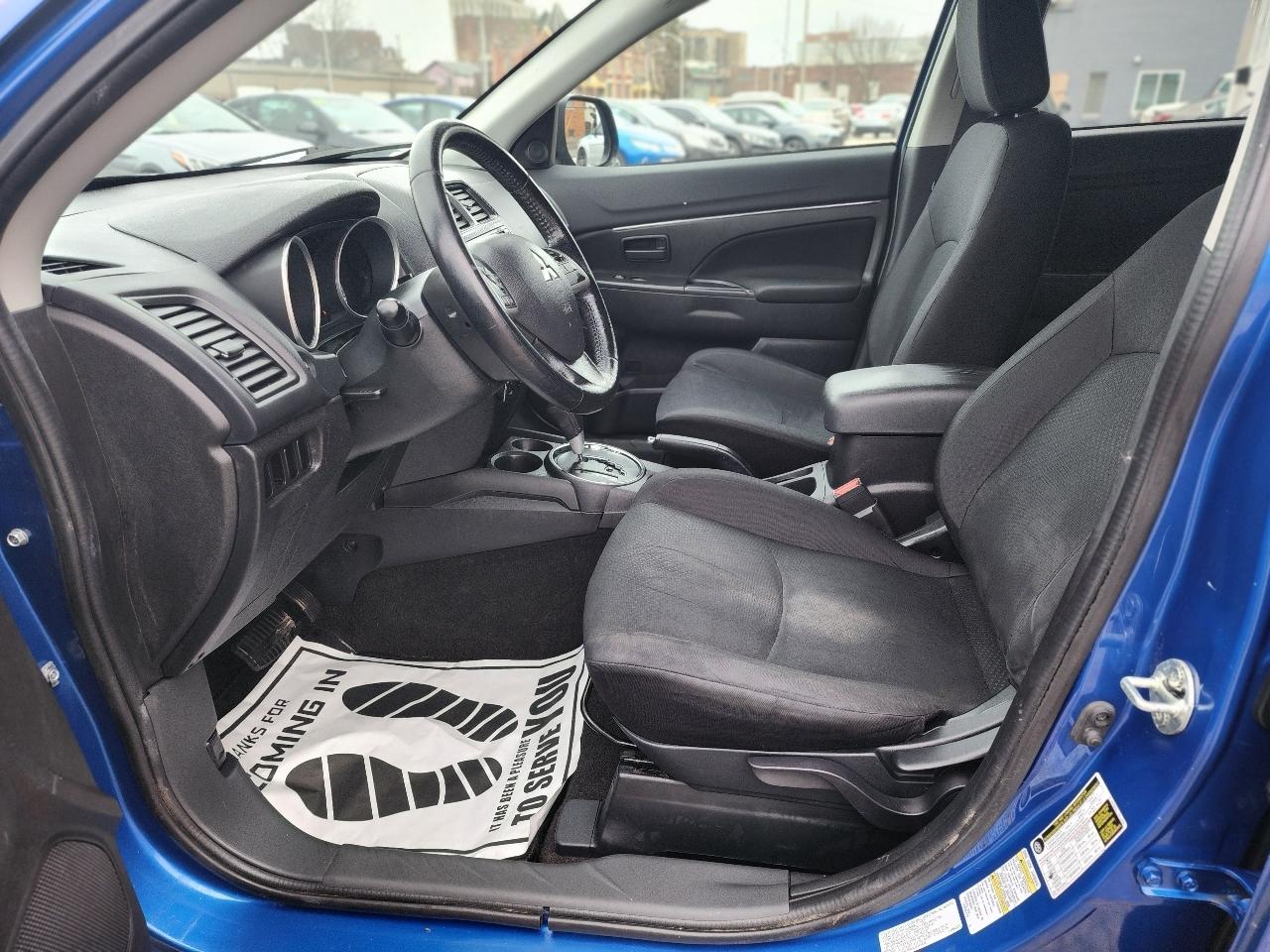 Mitsubishi Outlander Sport ES 2WD 2015