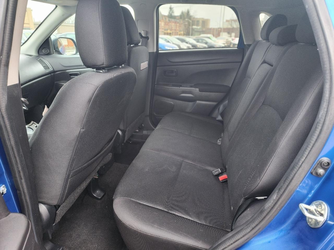 Mitsubishi Outlander Sport ES 2WD 2015