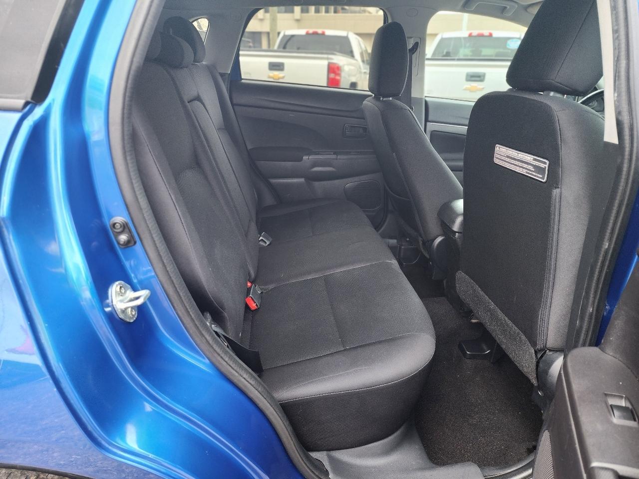 Mitsubishi Outlander Sport ES 2WD 2015