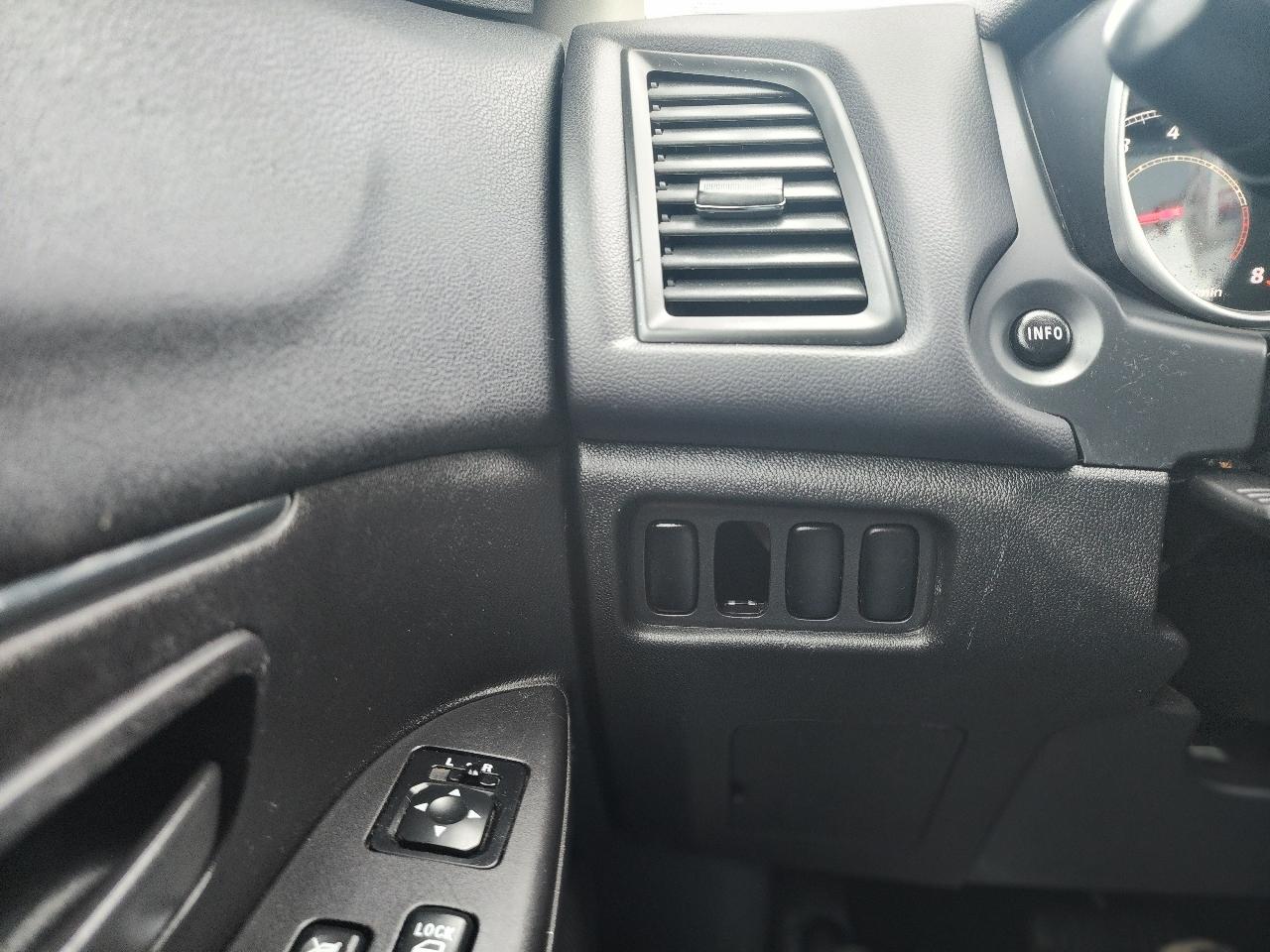 Mitsubishi Outlander Sport ES 2WD 2015