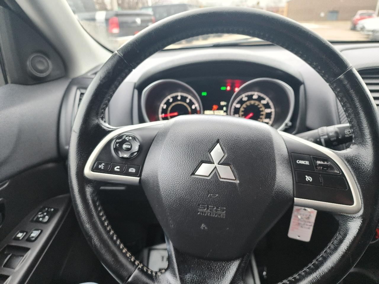 Mitsubishi Outlander Sport ES 2WD 2015