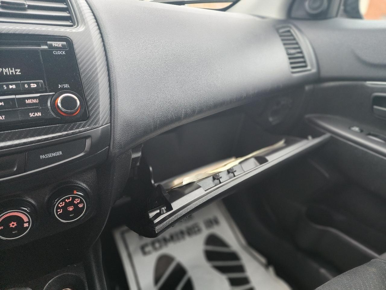 Mitsubishi Outlander Sport ES 2WD 2015