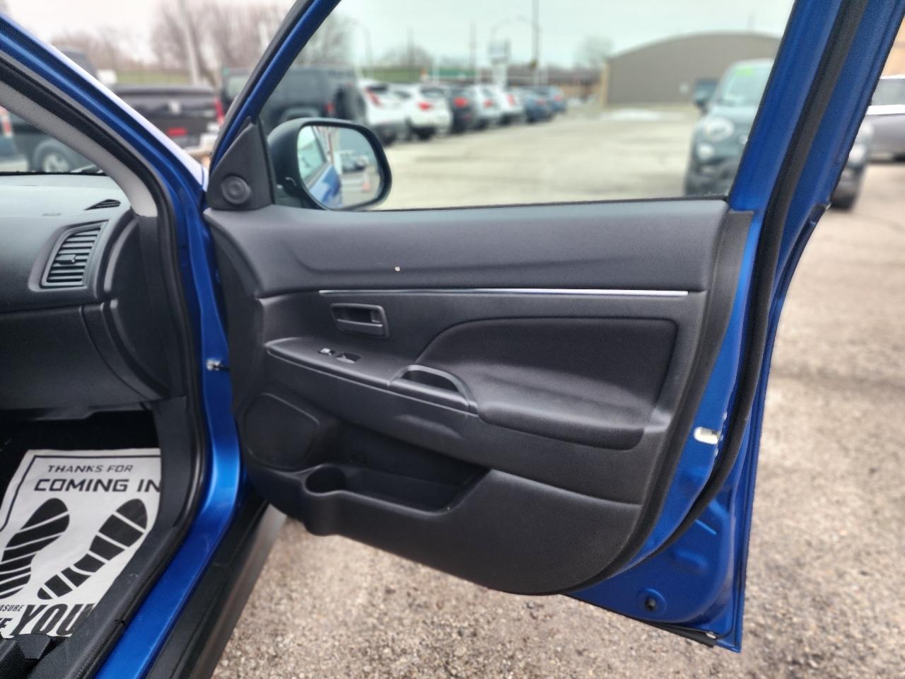 Mitsubishi Outlander Sport ES 2WD 2015