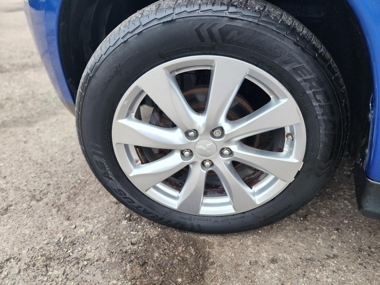 Mitsubishi Outlander Sport ES 2WD 2015