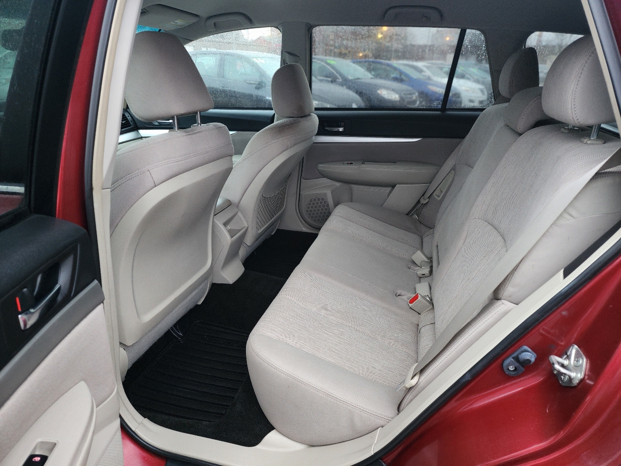 Subaru Outback 2.5i Premium 2013