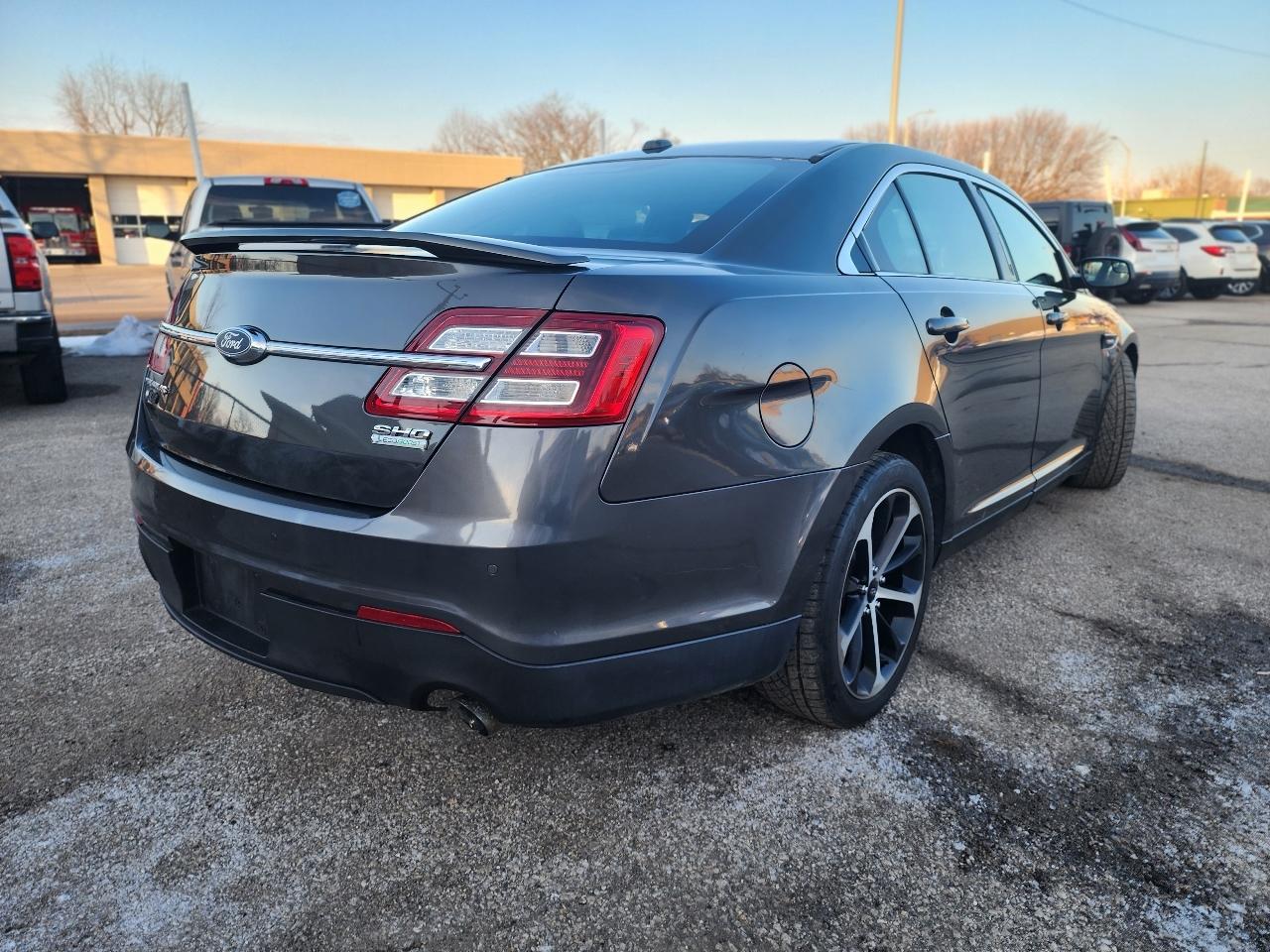 Ford Taurus SHO AWD 2016