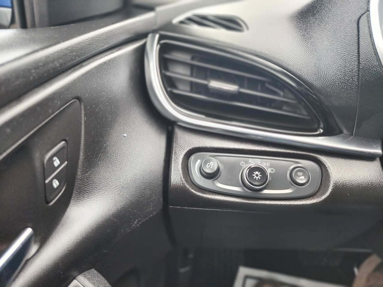 Chevrolet Volt Premier w/ Standard Emission Package 2017