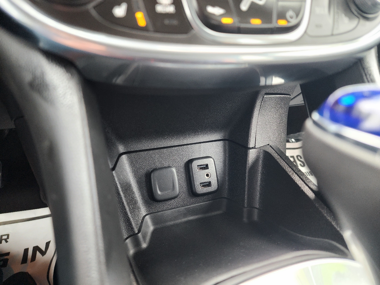 Chevrolet Volt Premier w/ Standard Emission Package 2017