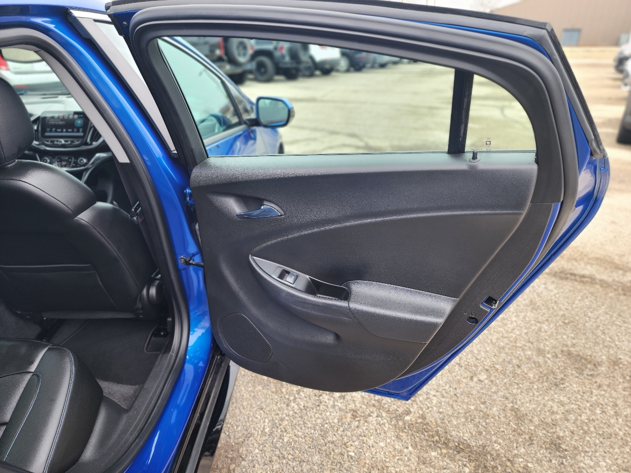 Chevrolet Volt Premier w/ Standard Emission Package 2017