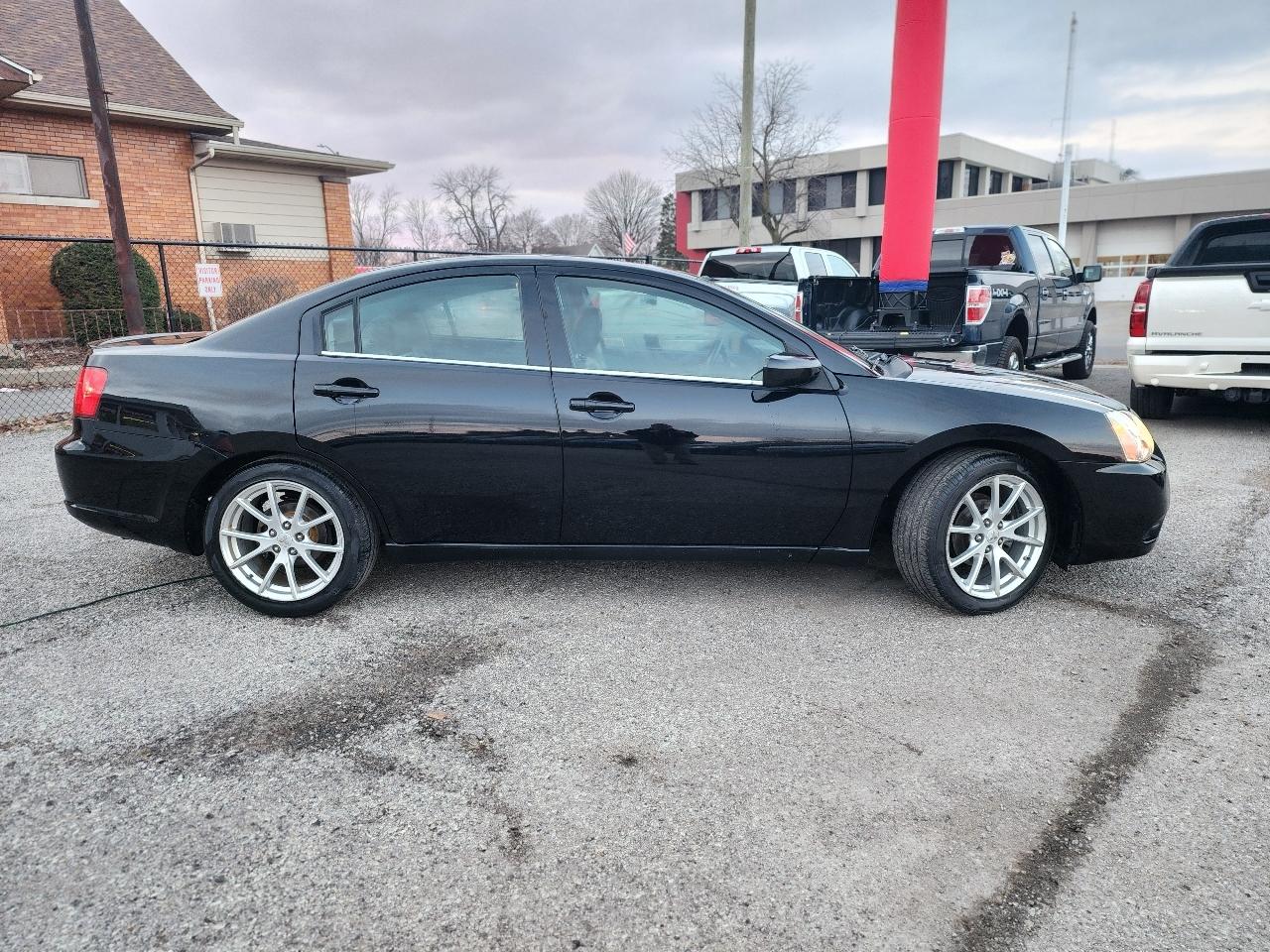 Mitsubishi Galant ES 2012