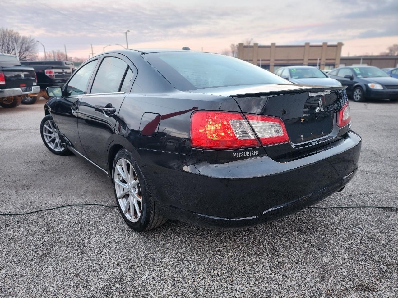 Mitsubishi Galant ES 2012