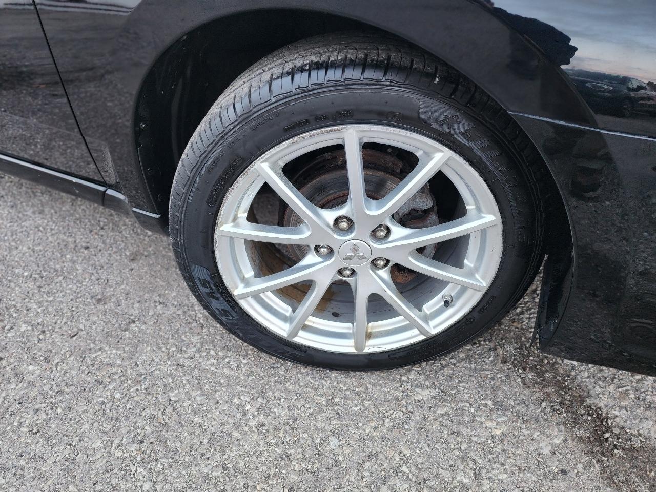 Mitsubishi Galant ES 2012