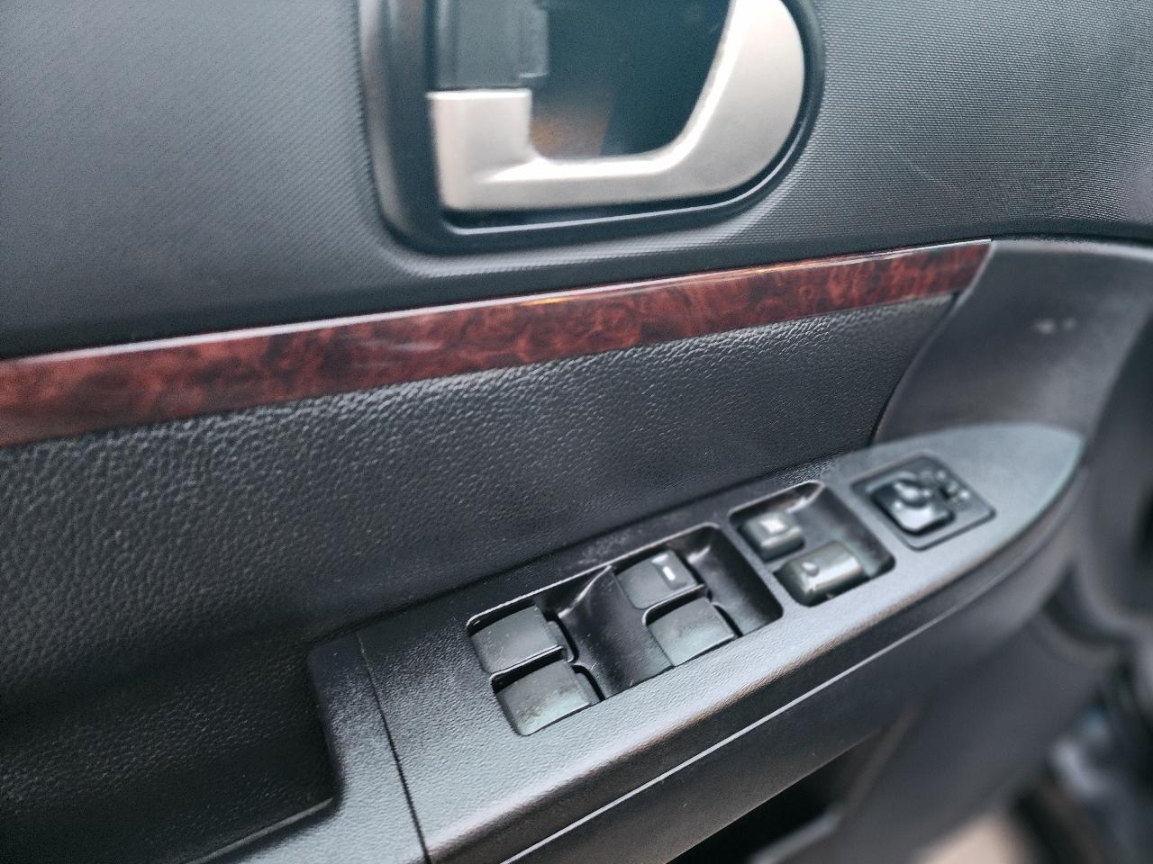 Mitsubishi Galant ES 2012